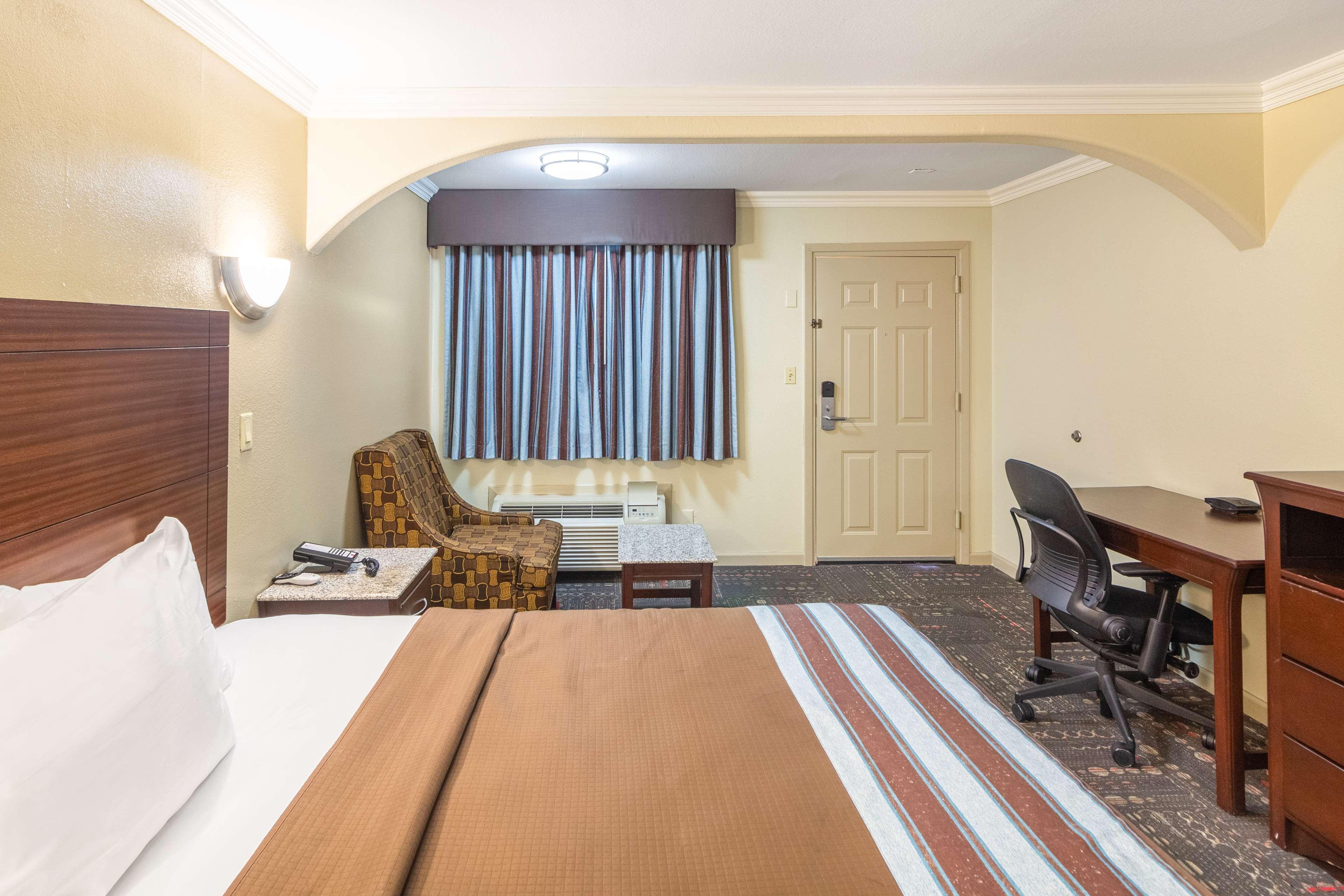 Hotel Dan Inn Uberaba & Convencoes By Nacional Inn 外观 照片